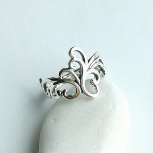 Sterling silver Scroll Filigree band sz 7 Renaissance revival 🆕